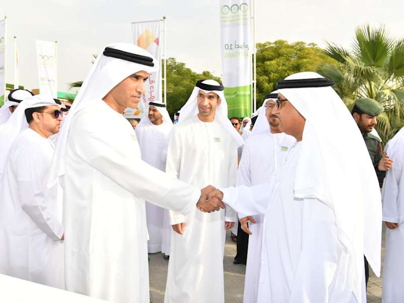 الفطيم للسيارات تعرض المركبات المستدامة تويوتا