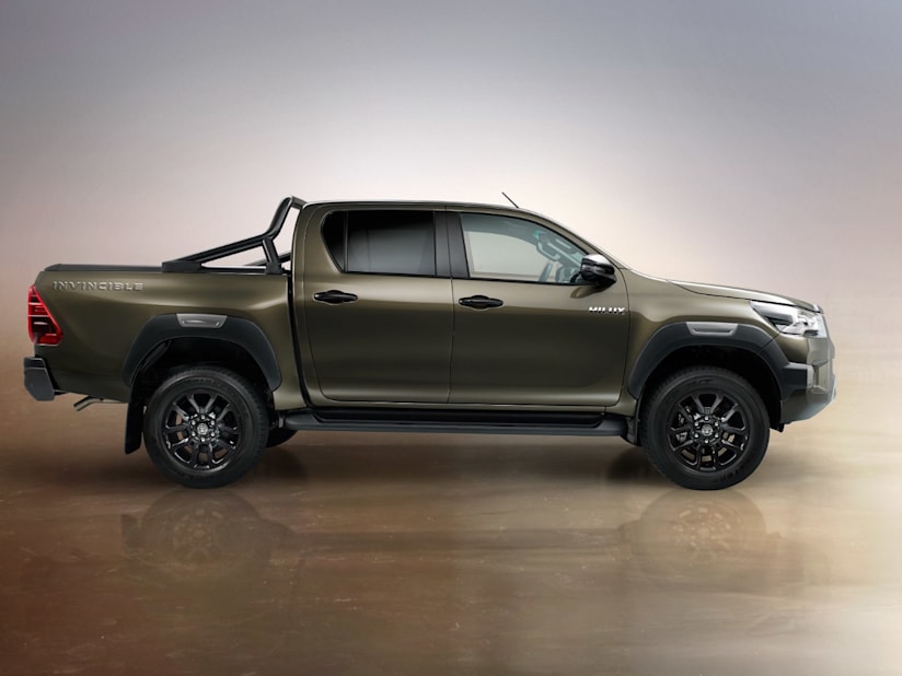 toyota hilux closed van price