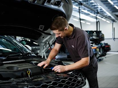 Land rover deals repair near me