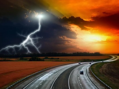 Precautions When Lightning Strikes Your Car | REEDS Motors