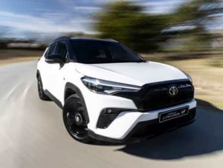 TOYOTA SELLS 9 423 VEHICLES IN PROTRACTED TRADING MONTH