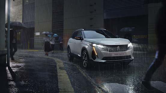 Peugeot 3008 Hybrid in the rain