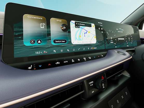 Nissan LEAF infotainment system featuring large 14.3” screen