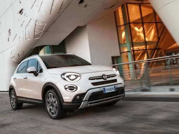 Front view of a white Fiat 500X 