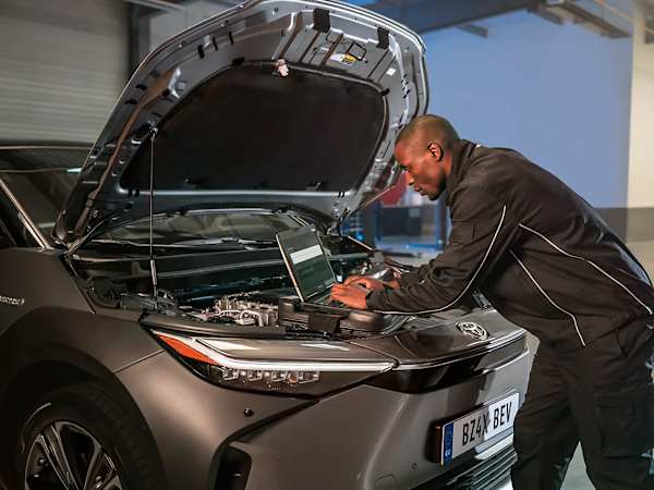 Toyota repairs store