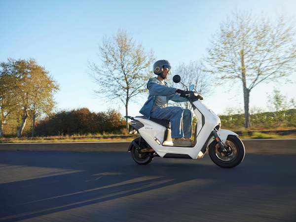 Moped dealerships shop