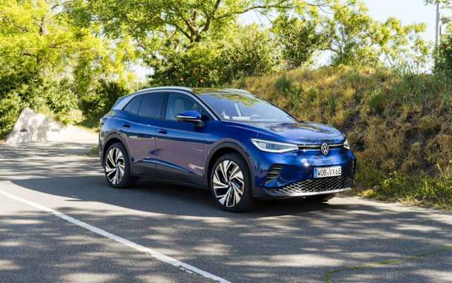 Blue Volkswagen ID.4 electric SUV on the road – Camerons Volkswagen, Perth
