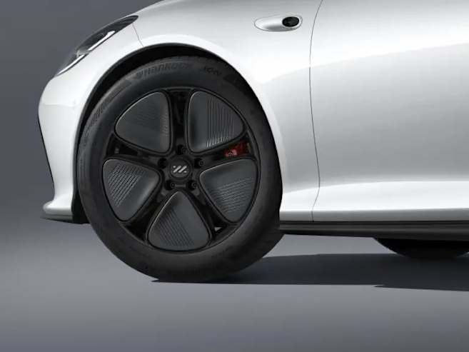 MG IM5: 19" aerodynamic wheels* 