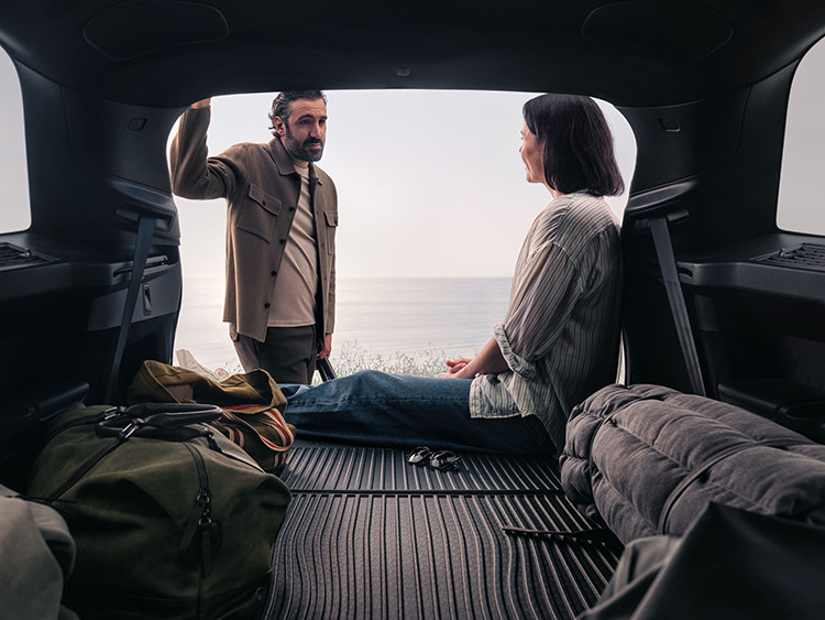 Volvo all-weather load compartment mat