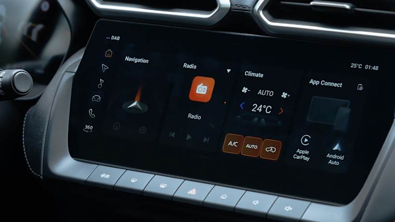 MG ZS Hybrid+ Trophy infotainment touchscreen
