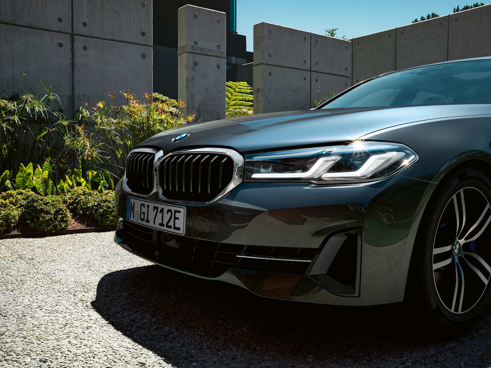New Bmw 5 Series Touring Portsmouth Isle Of Wight Snows Bmw