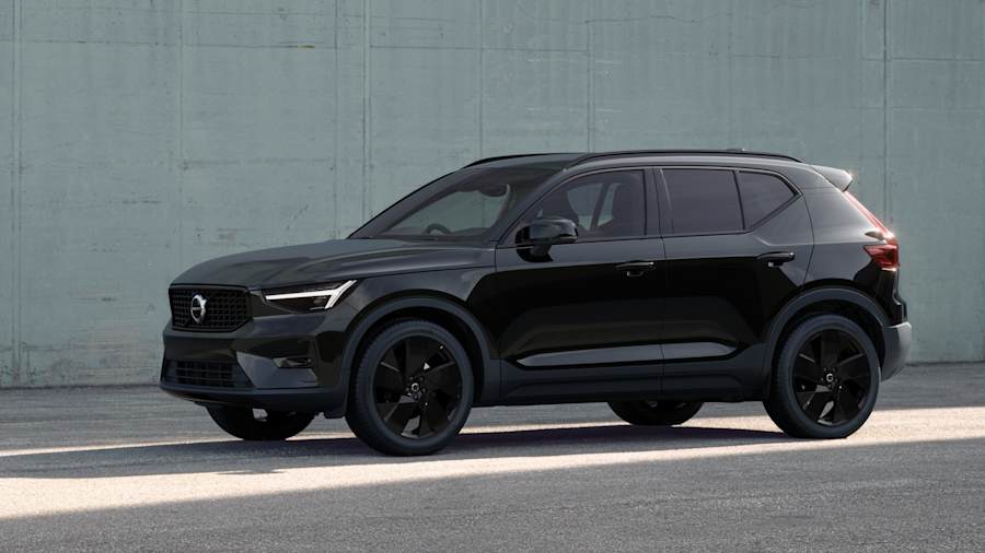 Volvo XC40 exterior on location