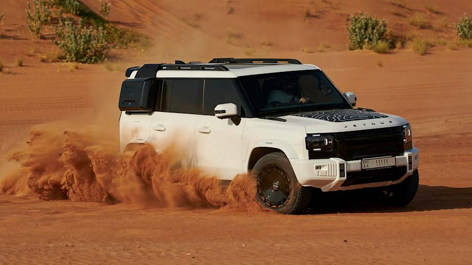 Jetour T2 i-DM 2025 hybrid SUV with 8-year/150,000 km battery warranty and 3-year/30,000 km service packages, ensuring long-t