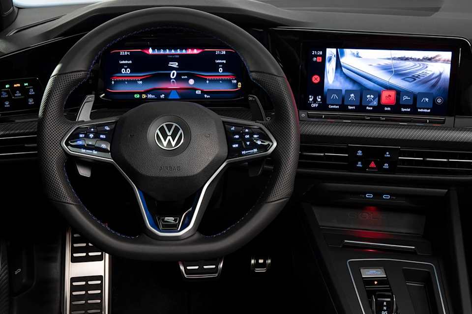 Volkswagen Golf steering wheel and digital cockpit where warning lights appear – Camerons Volkswagen, Perth