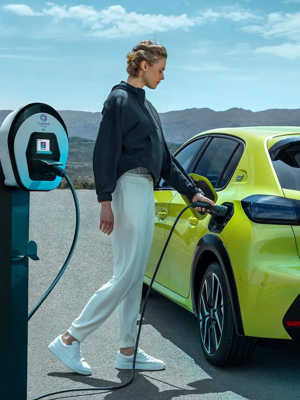 Peugeot e-208 charging