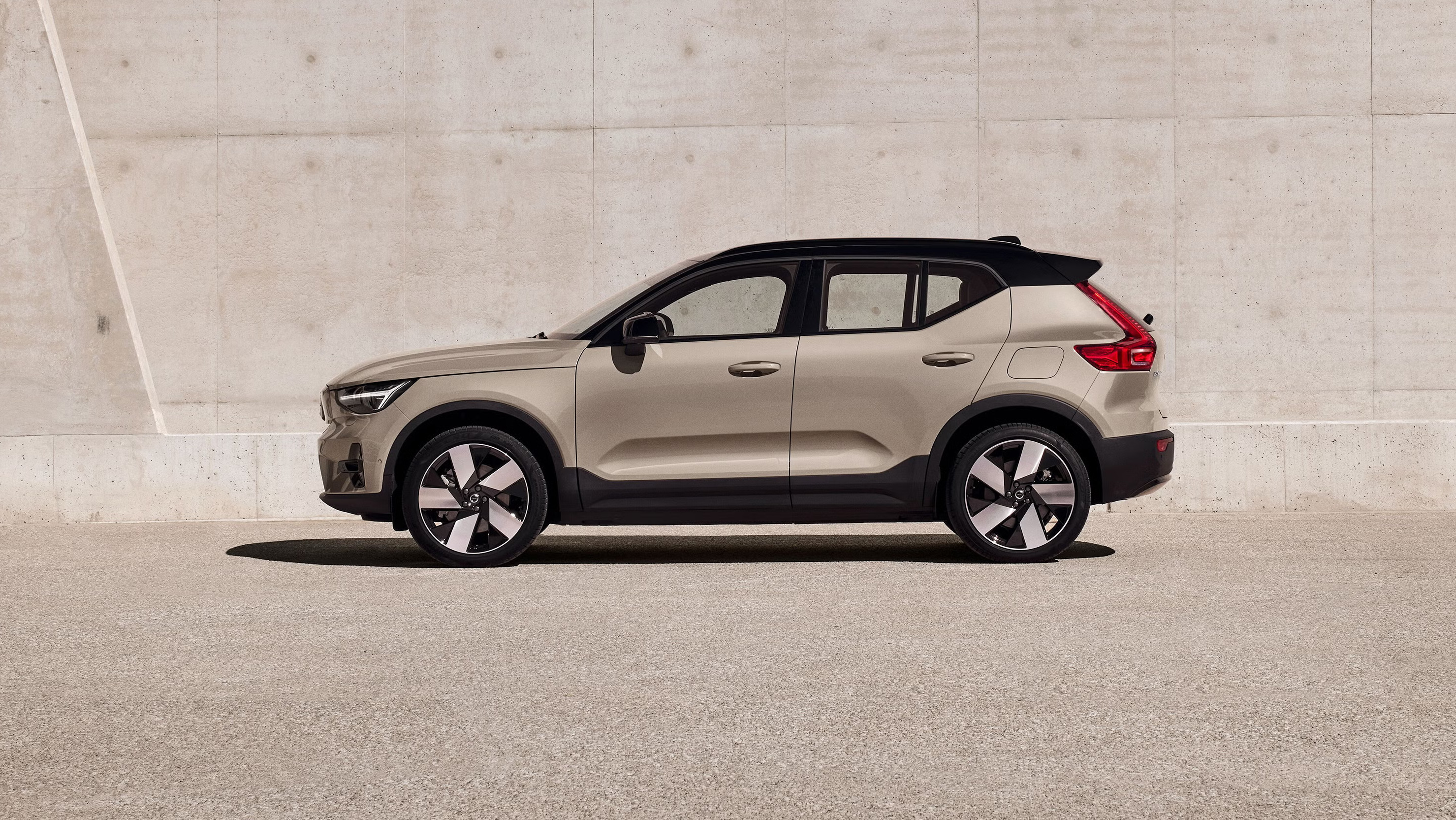Volvo EX40 Side