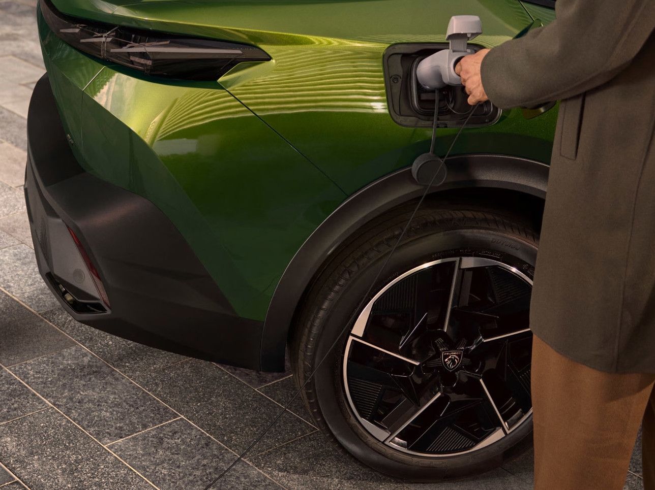 The new E-408 features V2L (vehicle-to-load) technology