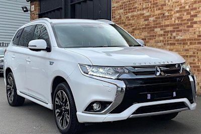 Land Rover Range Rover Evoque 240 Hp Versus Mitsubishi Outlander Iii